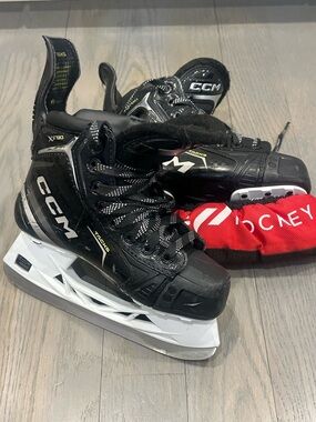 CCM Tacks XF80 Youth Hockey Skates Size 2 + Extra Blades & Guards